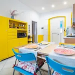 Guesthost - - Near The Station Апартаменты