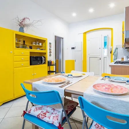 - Near The Station Appartement