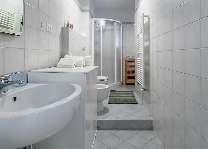 Apartament Guesthost - - Near The Station La Spezia